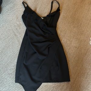 black bodycon dress
